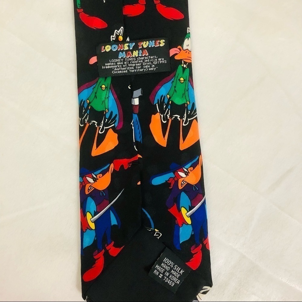 Authentic vintage Looney Tunes multiple Daffy Duck silk tie 57” long - Picture 5 of 5